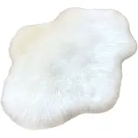 Melitt Tapis en Fausse Fourrure Douce Blanc Cloud pour Chambre à Coucher, Luxueux, Antidérapant, Forme Irrégulière, Décoration Intérieure, 60 X 90 cm