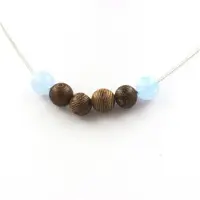 Bijoux Pierres et Minéraux. Collier perles Aigue-Marine + bois 8 mm. Chaine en acier inoxydable. Collier femmes, hommes. Taille personnali