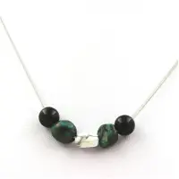 Bijoux Pierres et Minéraux. Collier perles Agate noire 8 mm + Chrysocolle des USA + Howlite des Chaine en acier inoxydable.
