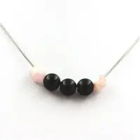 Bijoux Pierres et Minéraux. Collier perles Agate noire 8 mm + Kunzite du Brésil Chaine en acier inoxydable.