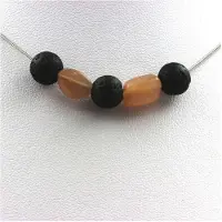 Bijoux Pierres et Minéraux. Collier perles Lave 8 mm + Pierre de soleil de Tanzanie Chaine en acier inoxydable.