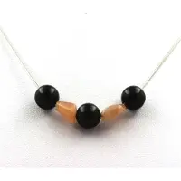 Bijoux Pierres et Minéraux. Collier perles Agate noire 8 mm + Pierre de soleil de Tanzanie Chaine en acier inoxydable.