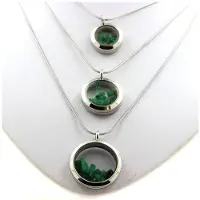 Bijoux Collier - - Médaillon 30 mm - Emeraude brut - Acier inoxydable - Argenté