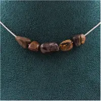 Bijoux Pierres et Minéraux. Collier 5 perles Opale Boulder d'Australie. Chaine en acier inoxydable Collier femmes, hommes. Taille personna