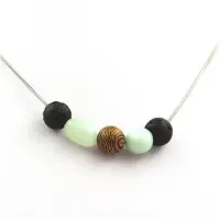 Bijoux Pierres et Minéraux. Collier perles bois 8 mm + Lave + Amazonite du Brésil Chaine en acier inoxydable.
