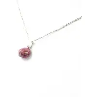 Bijoux Pierres et Minéraux. Collier Rubis brut. 8.28 ct. Kiteto District, Manyara Region, Tanzanie.