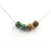 Bijoux Pierres et Minéraux. Collier perles Mica vert de Tanzanie + bois 8 mm Chaine en acier inoxydable.