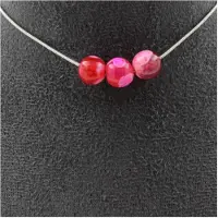 Bijoux Pierres et Minéraux. Collier 3 perles Agate craquelé rouge 8 mm Chaine en acier inoxydable.