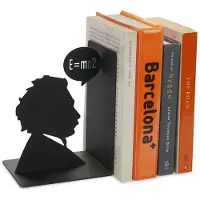 SmartaSaker Porte-livre Einstein - Noir, Dimensions : 18x10.5x13.5 cm. Porte-livre élégant et de haute qualité de . Egayez votre bibliothèque avec Einstein Visitez notre boutique en ligne