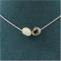 Bijoux Pierres et Minéraux. Collier 2 perles Prehnite du Canada Chaine en acier inoxydable Collier femmes, hommes. Taille personnalisable.
