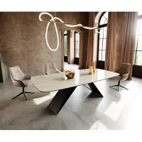 DELIFE Table à manger Edge Oval 240x120 Céramique Iris FMG Onice Oro Piétement en V Acier plat noir