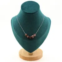 Bijoux Pierres et Minéraux. Collier 5 perles Agate fuchsia et marron 8 mm. Chaine en acier Collier femmes, hommes. Taille personnalisable.