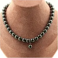 Bijoux Pierres et Minéraux. Collier perles Hématite 8 mm + 1 perle Hématite 8 mm. Chaine en acier Collier femmes, hommes. Taille personnal