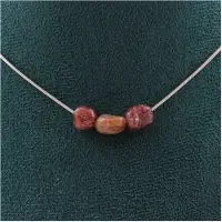 Bijoux Pierres et Minéraux. Collier 3 perles Rubis du Brésil Chaine en acier inoxydable Collier femmes, hommes. Taille personnalisable.