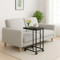 Northix Table d'appoint en forme de C avec roulettes - Plateau effet bois