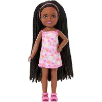 Barbie Poupée Chelsea du club Family and Friends – Figurine pour enfants Mattel (3 ans et plus) – Adorable petite poupée vêtue d'une tenue à fleurs, 15 cm