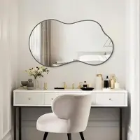 StarTech.com Miroir mural asymétrique - Miroir de salle de bain en forme de nuage - Miroir grossissant d'environ 20 cm - Design décoratif irrégulier - Cadre en métal noir