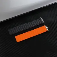 StarTech.com Bracelet en silicone pour montre connectée - Redmi Watch 5 - Fermeture magnétique - Matériau souple - Noir et orange