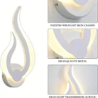 StarTech.com Applique murale LED moderne - Modèle A3001, style "Flamme" - Lumière blanc chaud 2700–3500 K - 6–10 W - Blanc - Adaptée aux salles de bain - Fixation murale