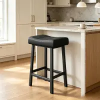StarTech.com Tabourets de bar sans dossier - Lot de 4 - Tabourets de bar - Similicuir - Assise rembourrée épaisse - Repose-pieds - Pieds en métal - Pour îlot de cuisine et comptoir - Noir