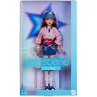 Mattel Signature My Scene Nolee poupe et accessoires tenue inspire de l'an 2000 avec ensemble sportif assorti, veste courte, jambires et suppo