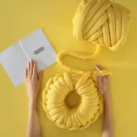 Sonstiges Couverture douillette tricotée à la main, 500g de fil de laine jaune et doux, idéale pour le canapé ou le lit