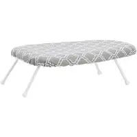 Amazon Basics A. Table de repassage basique avec pieds pliables. Supports. Housse amovible. Treillis