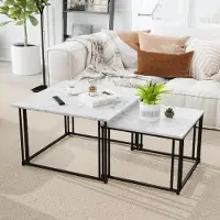 Sonstiges Ensemble de deux tables basses, blanc imitation marbre, structure métallique, dimensions : 80x80x49 cm et 60x60x42 cm