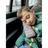 Unyqoos Coussin de maintien pour siège auto pour enfants – rembourrage doux et lavable, dimensions 30 x 12 cm, motif camion de pompiers, housse en polyester et rembourrage en PE, vendu à l'unité