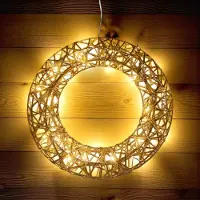 Spetebo Anneau lumineux 30 cm entouré d'un ruban doré blanc chaud avec minuterie - 20 LED - Lampe de décoration de Noël à suspendre Fonctionne avec des piles